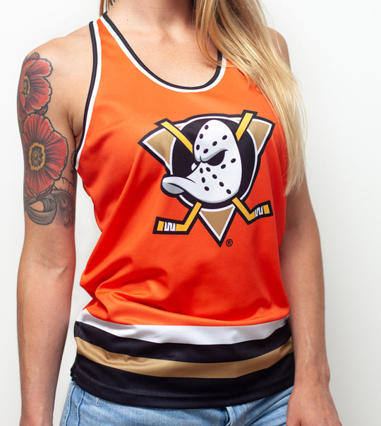 100% polyester material is lightweight, super soft, and pill-proof.