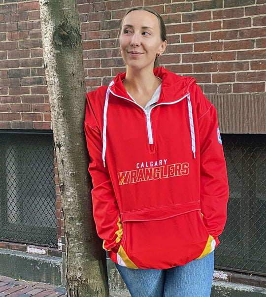 100% licensed and vibrant team logos and colors look stylish on everyone.